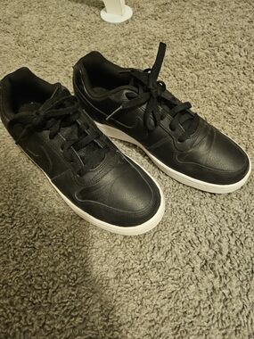 Nike Women's Black and White Low-Top Sneakers